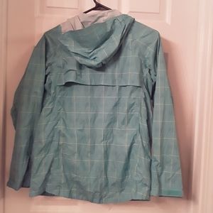 Packable white sierra windbreaker